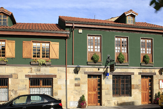 fachada de La Pondala en Somió