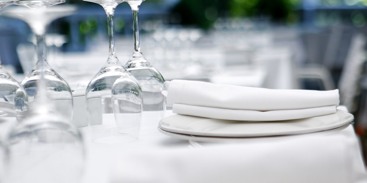 Mesa La Pondala verano en gijon en nuestra terraza